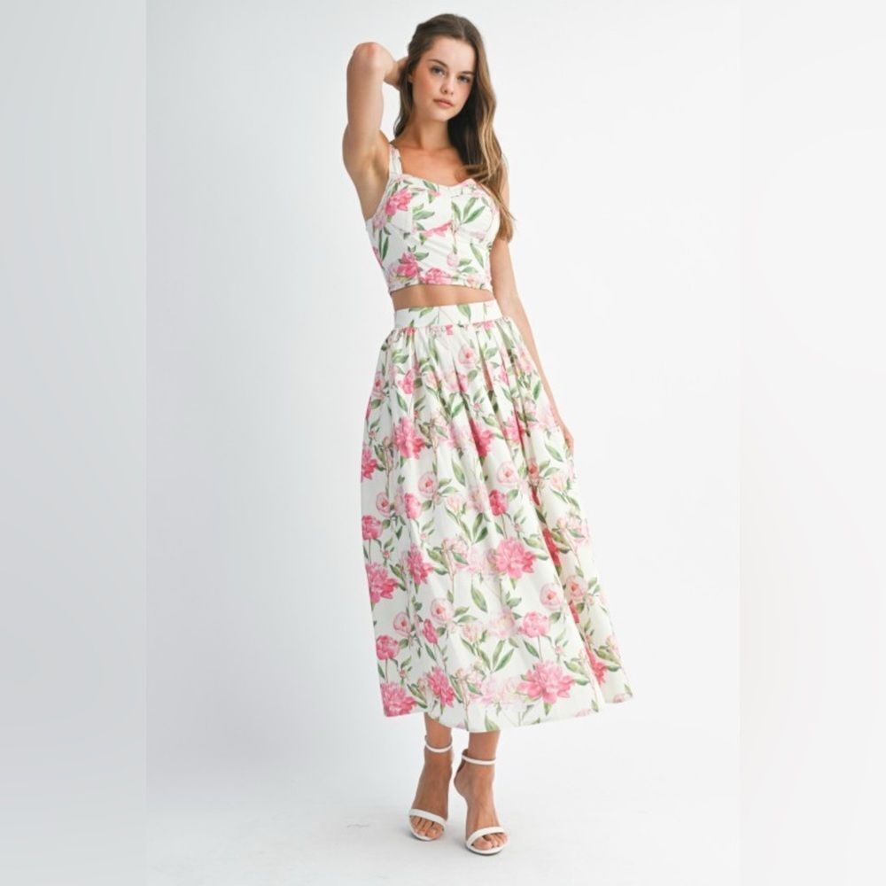 Floral Pink and White Skirt Set - Picture 6 of 13